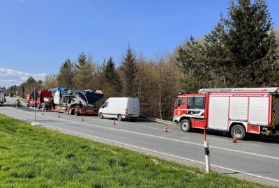 Lange Ölspur auf Umleitungsstrecke: Autobahnzubringer teils gesperrt - Am Donnerstagvormittag kam es auf der S258 zu starken Verkehrsbehinderungen. Foto: Bernd März