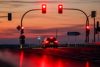 Lange Verfahrensdauer: Wann ein Fahrverbot entfallen kann - Wenn's mal länger dauert: Und damit ist im beschriebenen Fall nicht die Rotphase gemeint, sondern die Dauer des Verfahrens.