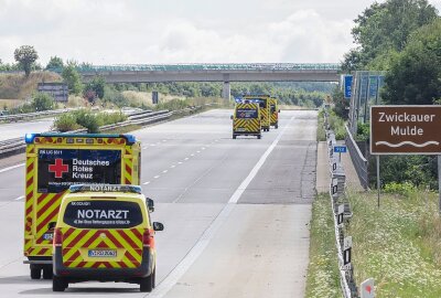 Langer Stau auf der A4: Reifenplatzer führt zu schwerem Crash mit vier Verletzten - Ein schwerer Unfall trug sich am Vormittag auf der A4 bei Glauchau zu. Foto: Andreas Kretschel