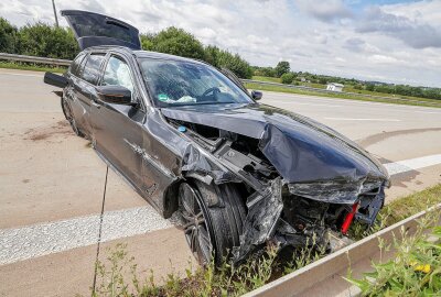 Langer Stau auf der A4: Reifenplatzer führt zu schwerem Crash mit vier Verletzten - Ein schwerer Unfall trug sich am Vormittag auf der A4 bei Glauchau zu. Foto: Andreas Kretschel