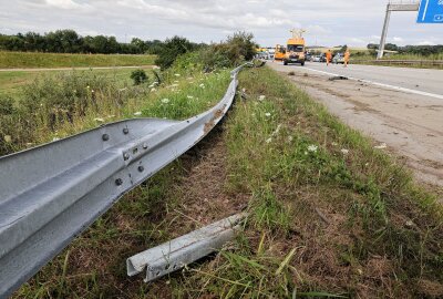 Langer Stau auf der A4: Reifenplatzer führt zu schwerem Crash mit vier Verletzten - Ein schwerer Unfall trug sich am Vormittag auf der A4 bei Glauchau zu. Foto: Andreas Kretschel