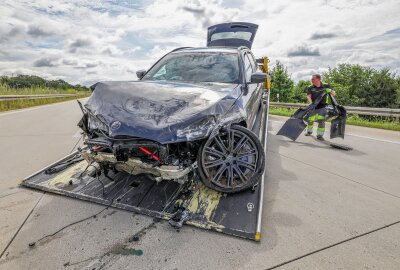 Langer Stau auf der A4: Reifenplatzer führt zu schwerem Crash mit vier Verletzten - Ein schwerer Unfall trug sich am Vormittag auf der A4 bei Glauchau zu. Foto: Andreas Kretschel