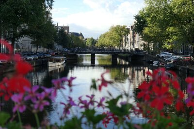 Last-Minute? Was in den Herbstferien noch an Urlaub drin ist - Städte wie Amsterdam sind auch im Herbst schön - und eine Alternative zu den Sonnenzielen im Süden Europas.