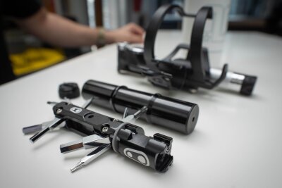 Leicht und wendig: Trends von der Fahrradmesse Eurobike - SOS BC 18 heißt das Werkzeugset von den Crankbrothers, das in den Flaschenhalter integriert ist.