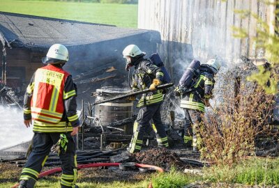 Leipzig: Scheune steht in Flammen - In Leipzig kam es zu einem Scheunenbrand. Foto: LN