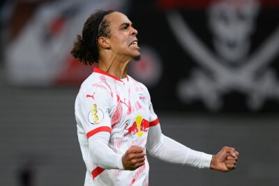 Leipzigs Mister Pokal: Poulsen schießt St. Pauli raus - Yussuf Poulsen beim Jubel über sein erstes Tor.