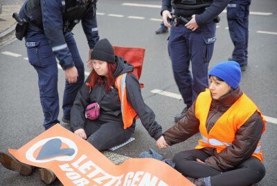 Letzte Generation protestiert in Leipzig - Die Letzte Generation hat heute in Leipzig protestiert. Foto: Christian Grube