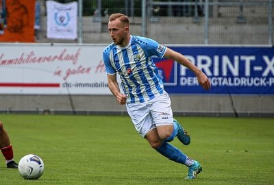 Letztmalig Berlin: Chemnitzer FC spielt bei Viktoria - Stanley Keller, der bis dato noch keinen neuen Vertrag unterschrieben hat, dufte gegen die Zipsendorfer von Beginn an spielen. Foto: Marcus Hengst