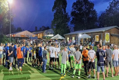 Leubnitzer SV gewinnt den Ü35-WbG-Pokal auf der Wacker! - Hier gibt's ein paar Impressionen von der Siegerehrung zum Ü35-WbG-Pokalturnier. Foto: Karsten Repert