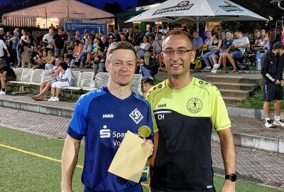 Leubnitzer SV gewinnt den Ü35-WbG-Pokal auf der Wacker! - Hier gibt's ein paar Impressionen von der Siegerehrung zum Ü35-WbG-Pokalturnier. Foto: Karsten Repert