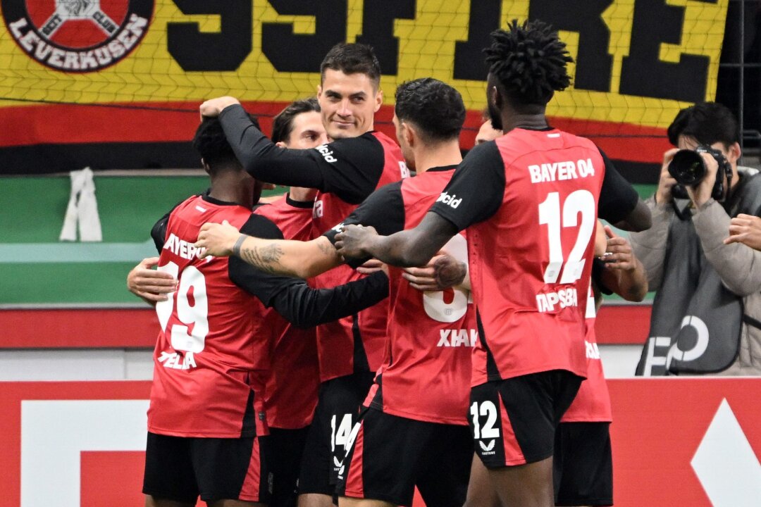 Leverkusen im Pokal-Achtelfinale - BVB scheidet aus - Patrik Schick (M.) brachte Leverkusen früh auf die Siegerstraße.