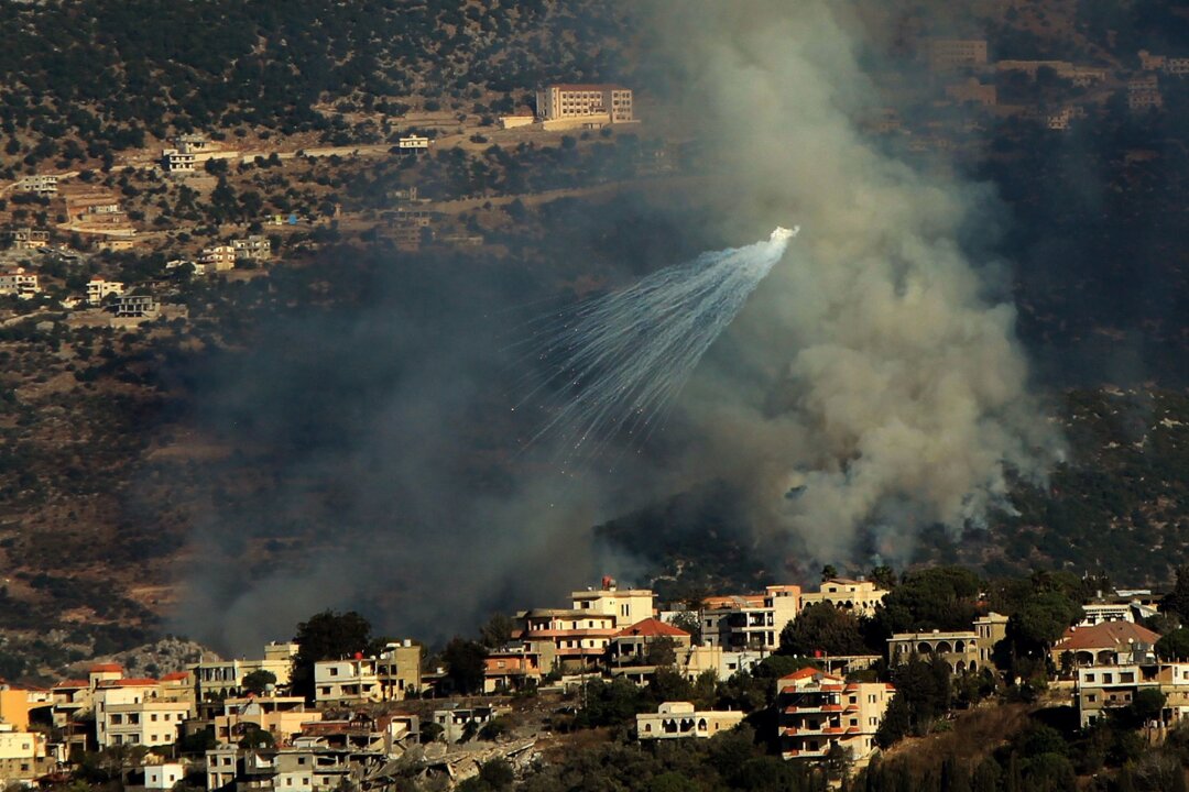 Libanon: Hoffnung auf Waffenruhe "innerhalb von Tagen" - Israel und die Hisbollah liefern sich seit einem Jahr Beschuss - die Hisbollah nach eigener Darstellung aus Solidarität mit der Hamas, die Israel angegriffen hatte und gegen die Israel seitdem Krieg im Gazastreifen führt.