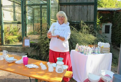 Limbacher Tierpark lädt mit vielen Angeboten zum Kinderfest ein - Bei Künstlerin Ute Schlicke kann man verschiedene Keramikfiguren anmalen. Foto: A.Büchner