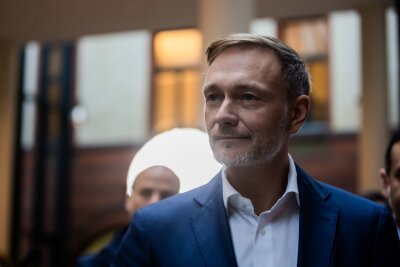 Lindner: Brauche meinen Porsche nun doch - Lindner fährt jetzt offenbar auch S-Bahn. (Archivbild)