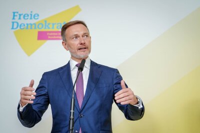 Lindner-Papier fordert Neuausrichtung der Wirtschaftspolitik - Endgültige Abschaffung des Solidaritätszuschlags auch für Vielverdiener und Stopp aller neuen Regulierungen: Finanzminister Lindner kommt mit einem neuen Forderungspapier.