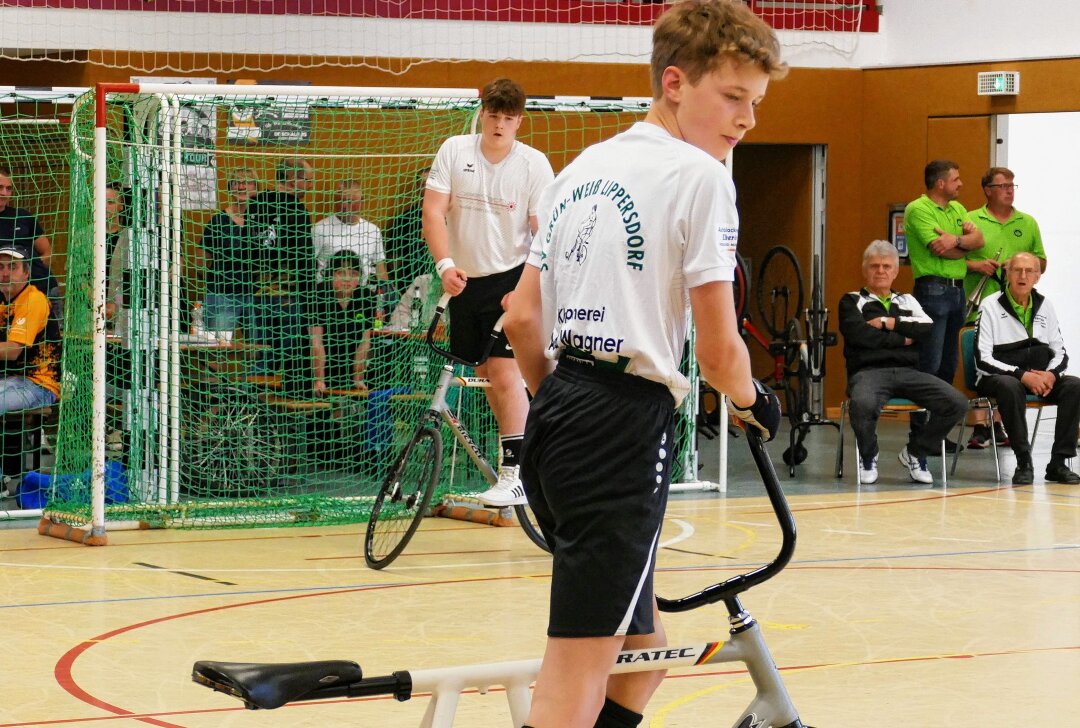 Lippersdorfer U-15-Radballer schlittern am DM-Podest vorbei - Für Emil Fiedler (vorn) und Marius Jaquet ging der Traum von einer DM-Medaille nicht in Erfüllung. Foto: Andreas Bauer