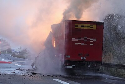 LKW-Brand auf der A4 führt zu kilometerlangem Stau - Am Donnerstagnachmittag kam es gegen 15.50 Uhr auf der A4 zu einem LKW-Brand. Foto: Roland Halkasch