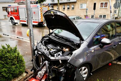 Lößnitz: Verkehrsunfall an Ampelkreuzung B169 - Unfallstelle an der Ampelkreuzung B169: PKW Opel und VW kollidieren. Foto: Niko Mutschmann