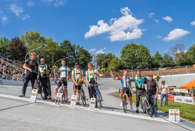 Lokalmatadoren gewinnen Maienpreis der Steher - Das Duo Retschke /Ehnert aus Chemnitz (Mitte) hat den Maienpreis der Steher gewonnen. Foto: Oliver Ramm