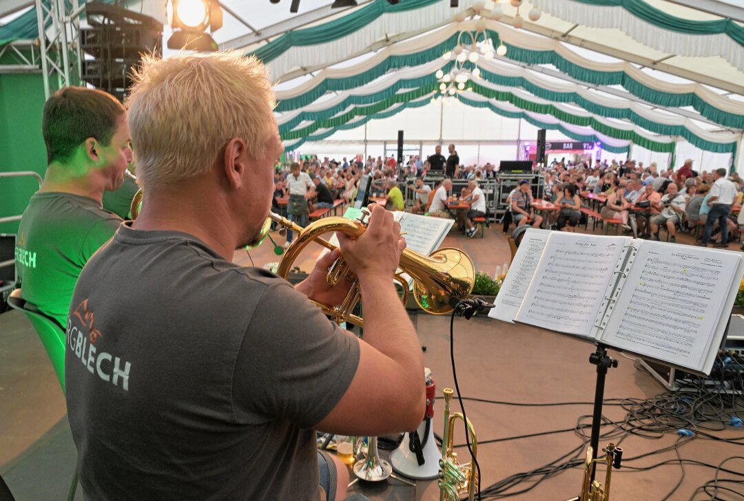 Lugau feiert 825. Geburtstag und 100 Jahre Stadtrecht - Die Festtage in Lugau sind gestartet - gefeiert wird bis Sonntag mit einem bunten Programm. Foto: Ralf Wendland