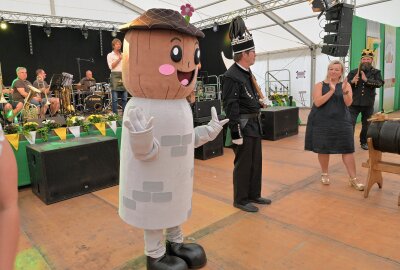 Lugau feiert 825. Geburtstag und 100 Jahre Stadtrecht - Im Rahmen des Festes wird auch "Lugi", das neue Maskottchen unterwegs sein. Foto: Ralf Wendland