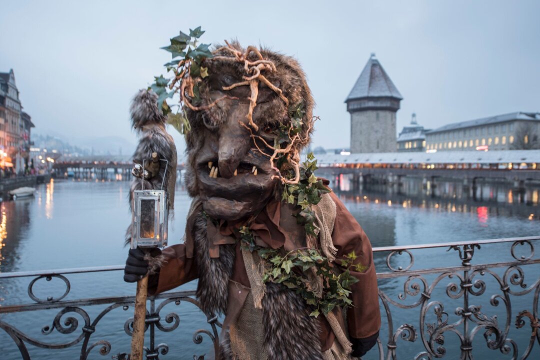 Luzern: Reisebusgebühr gegen Touristenströme - Die Fasnacht im Februar ist ein Anziehungspunkt, aber die meisten Touristen reisen im Sommer nach Luzern. (Archivbild)