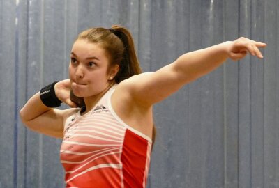 LV-90-Athleten trotzen mit fünf Medaillen dem Sturm - Als Vierte verpasste Jolina Lange im Kugelstoßen knapp das Podest, dafür durfte sie sich mit dem Diskus über Silber freuen. Foto: Andreas Bauer