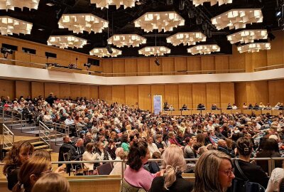 Lydia Benecke klärt über Psychopatinnen auf - Kriminalpsychologin Lydia Benecke hielt vor 600 Gästen einen Vortrag über Psychopatinnen in Chemnitz. Foto: Anika Weber