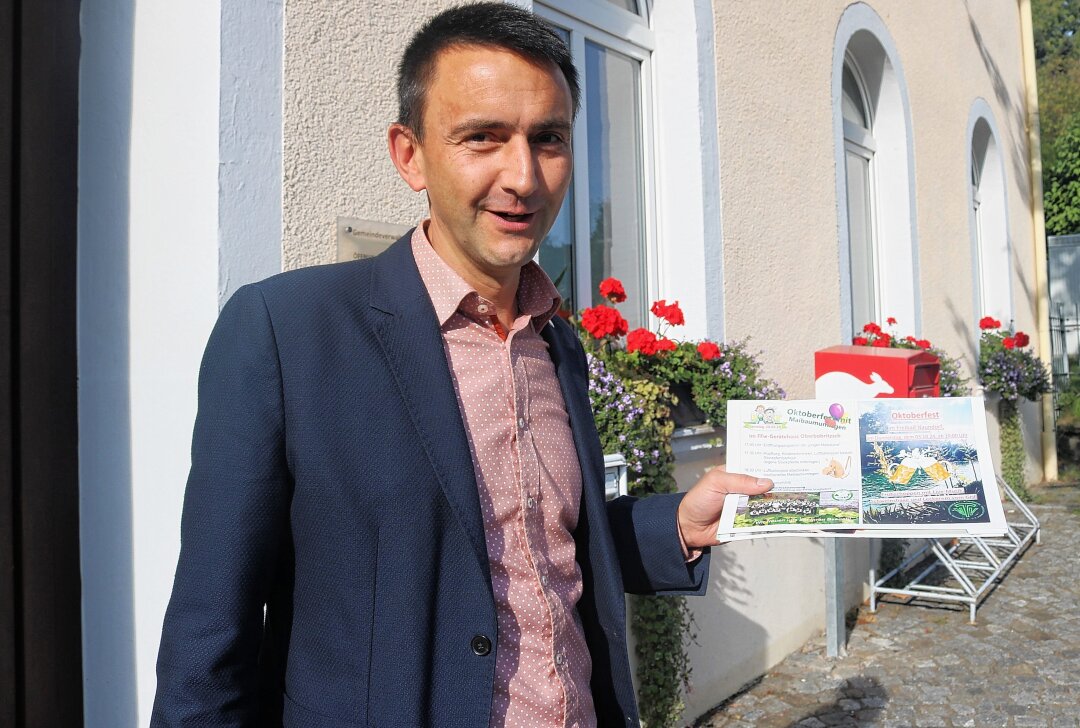 Maibaum wird in Oberbobritzsch umgelegt: Und noch eine Menge mehr ist los - Bürgermeister Rene Straßberger freut sich über die Aktivitäten der örtlichen Vereine. Foto: Knut Berger