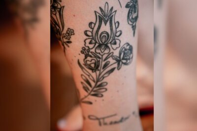 Maja (32) aus Chemnitz: Von Tinkerbell bis Matrjoschka - Obwohl ihre Tattoos ganz verschiedene Hintergründe haben, formen sie für Maja ein Kunstwerk. 