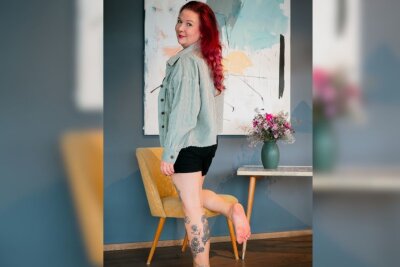 Maja (32) aus Chemnitz: Von Tinkerbell bis Matrjoschka - Besonders ihre Sammlung auf dem linken Bein hat über die Jahre Form und einen eigenen Wert angenommen, etwa 3000 bis 4000 Euro.