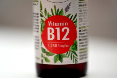 Manche Krankheiten begünstigen Vitamin-B12-Mangel - Vitamin B12 ist wichtig für das Nervensystem, doch Medikamente wie Metformin und Säureblocker können die Aufnahme beeinträchtigen.