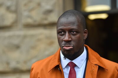 Manchester City muss Mendy Gehalt in Millionenhöhe auszahlen - Manchester City muss seinem Ex-Spieler Benjamin Mendy Gehälter in Millionenhöhe auszahlen.