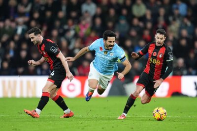 Manchester City patzt - Liverpool neuer Tabellenführer - Stolperfalle Bournemouth: Ex-DFB-Kapitän Ilkay Gündogan (M) unterlag mit den Skyblues.