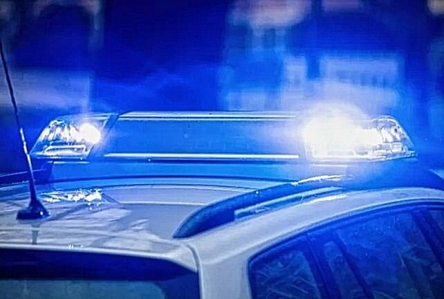 Mann entblößt sich vor 14-Jähriger: Polizei bittet um Mithilfe - Im Zuge der Ermittlungen wegen Erregung öffentlichen Ärgernisses gegen ihn wird die geschädigte, etwa 14-jährige Jugendliche gesucht. Foto: Adobe Stock