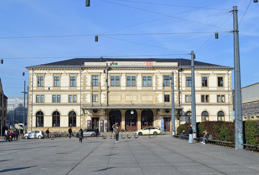 Mann schlägt 21-Jähriger am Chemnitzer Hauptbahnhof ins Gesicht - Chemnitz Hauptbahnhof. Foto: Jürgern Sorge