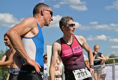 Marcel Ottiger holt sich Gesamtsieg beim Pöhl-Triathlon - Bei den Frauen hat Beate Zanner (re.) das Rennen für sich entschieden. Foto: Ramona Schwabe