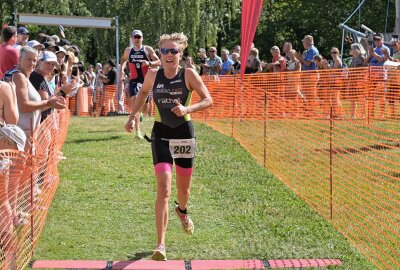 Marcel Ottiger holt sich Gesamtsieg beim Pöhl-Triathlon - Bei den Frauen hat Jana Richter den zweiten Platz belegt. Foto: Ramona Schwabe