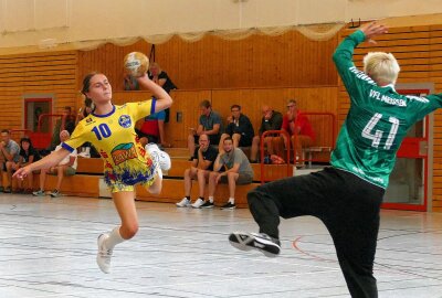 Marienberger Handballerinnen meistern ersten Härtetest - Mit elf Toren war Lena Kummich gegen Meißen die erfolgreichste HSV-Werferin. Foto: Andreas Bauer