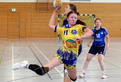 Marienbergs Handballerinnen bitten zum Oberliga-Spitzenspiel - Zusammen mit ihren Teamkolleginnen vom HSV peilt Leni Winkler den dritten Sieg im dritten Saisonspiel an. Foto: Andreas Bauer