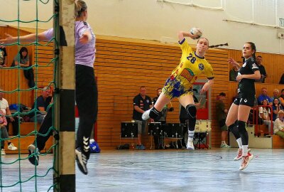 Marienbergs Handballerinnen fiebern nächstem Debüt entgegen - Nach Sarah Martin (Mitte) soll nun die nächste B-Jugend-Spielerin des HSV 1956 Marienberg ihr Debüt in der Frauen-Mannschaft feiern. Foto: Andreas Bauer