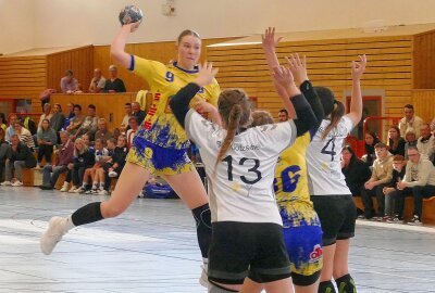 Marienbergs Handballerinnen wahren ihre weiße Weste - Nachwuchsspielerin Martha Langer kam gegen Klotzsche auf drei Treffer. Foto: Andreas Bauer