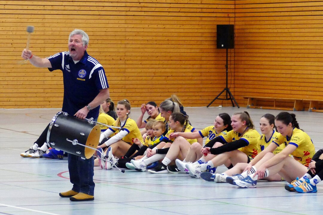 Marienbergs Handballerinnen wollen neue Erfolgsserie starten - Diesen Samstag soll nach Abpfiff endlich wieder die traditionelle Siegeszeremonie mit den Marienberger Fans vollzogen werden. 