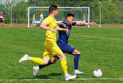 Marienbergs Oberliga-Kicker bejubeln Überraschungserfolg - Im Angriff gehörte Dmytro Ponomarenko zu den Marienberger Aktivposten. Foto: Andreas Bauer