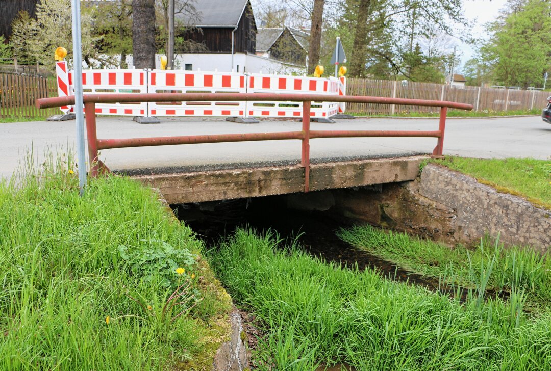 Marode Brücke im Vogtland: Gutachten für Baugrund nötig - Im Rosenbacher Ortsteil Unterpirk muss eine Brücke gebaut werden. Foto: Simone Zeh