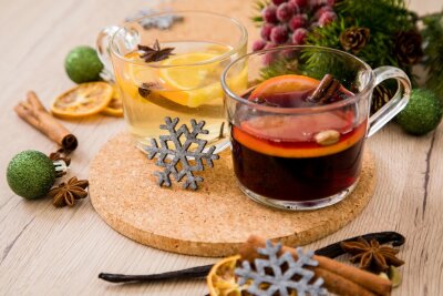 Martinsumzug: Und danach Früchtepunsch oder Trinkschokolade? - Für einen Früchtepunsch eignen sich Apfel-, Hagebutten- oder Rooibos-Tee. Für mehr Aroma sorgen Orangenscheiben, ein Schuss Limettensaft, Zimtstangen, Nelken, Anis oder Ingwer. 