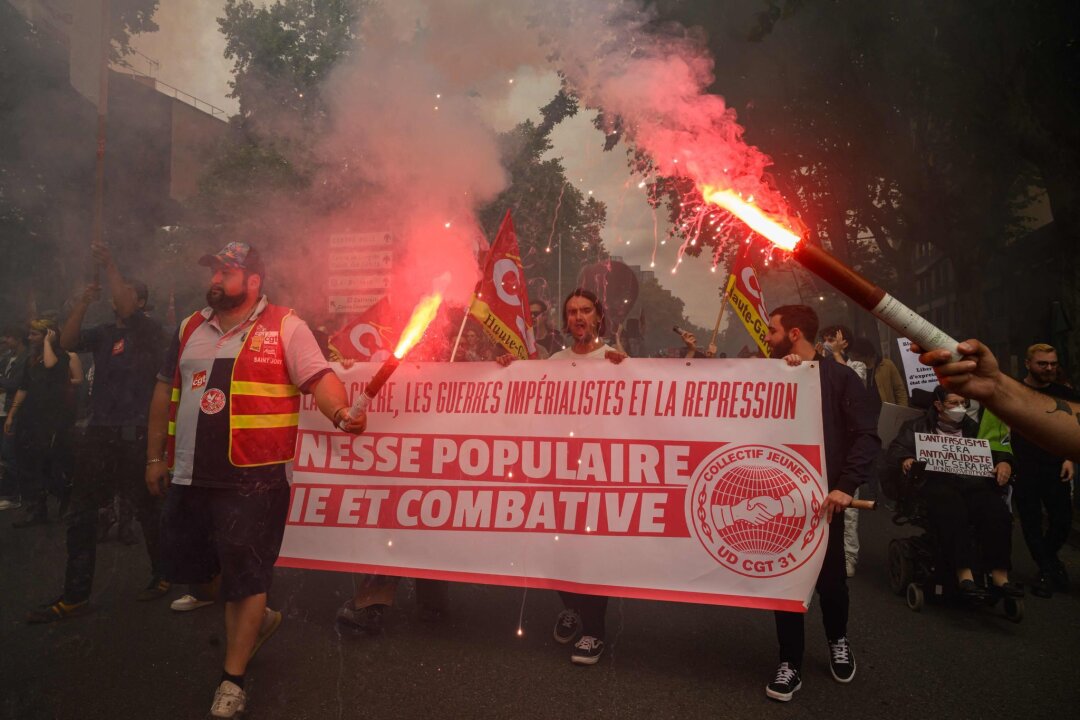 Massenprotest: Zehntausende Franzosen gegen extreme Rechte - Menschen während einer Anti-Rechts-Kundgebung in Toulouse.