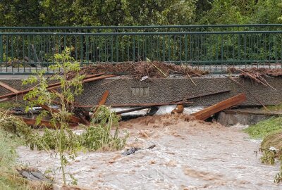 Massive Niederschläge sorgen für Überschwemmungen in Lichtenberg - Massive Niederschläge sorgen für Überschwemmungen in Lichtenberg. Foto: Bernd März