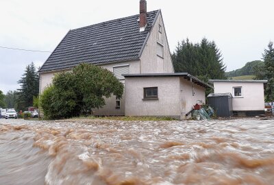 Massive Niederschläge sorgen für Überschwemmungen in Lichtenberg - Katastrophale Unwetter wüten in weiten Teilen Sachsens. Foto: Bernd März