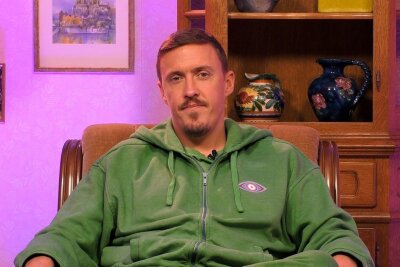 Max Kruse legt irres Fußballer-Gehalt offen: "Die haben mir das Geld in den Ar... geschoben" - Max Kruse ist Teilnehmer der aktuellen "Promi Big Brother"-Staffel.